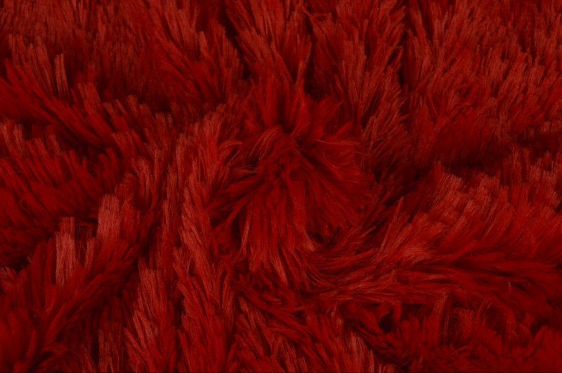 Fourrure à poils longs rouge