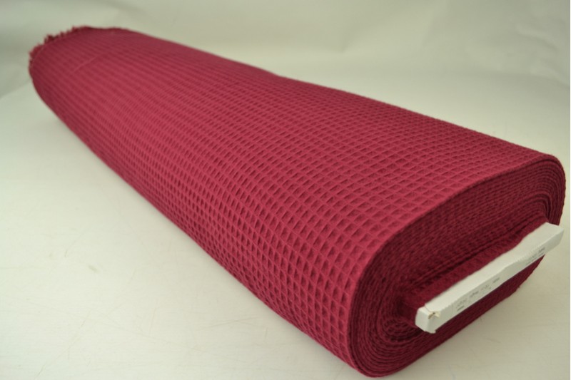 Gaufrette tissu bordeaux, rouleau