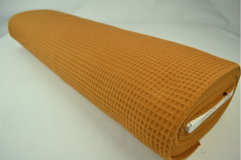 Gaufrette tissu jaune ocre foncé, rouleau